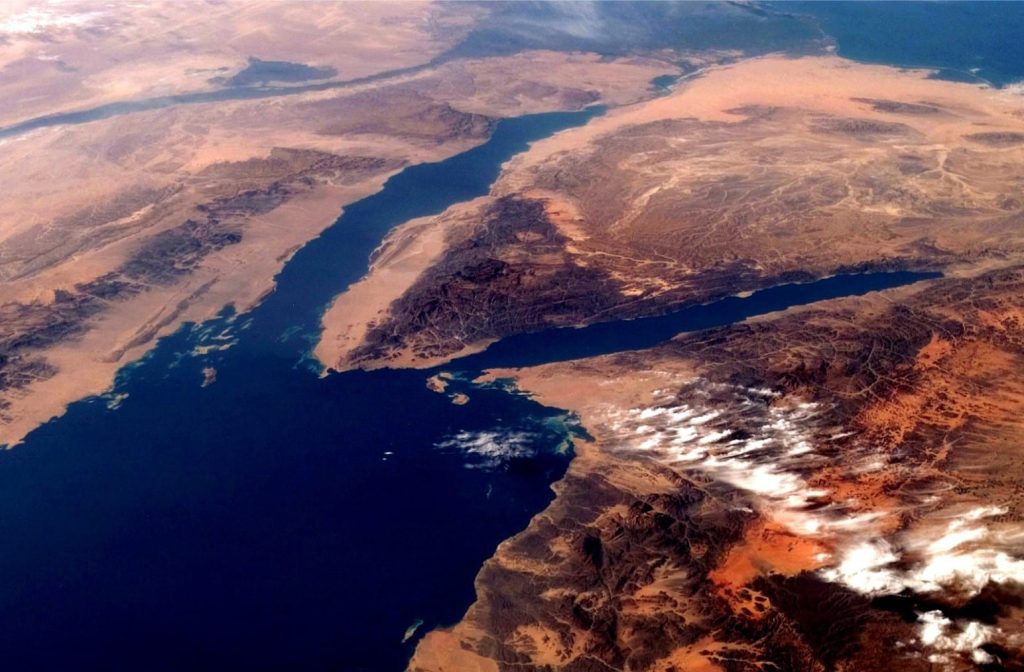 Oblique view of northern Red Sea, Gulf of Suez (top center), and Gulf of Aqaba (right). Elevated topography of the rift shoulders (dark terrain) are nicely contrasted with the adjacent plains. Nile River snakes its way across the top left; we get a glimpse of Nile delta at top center. Image credit: NASA 