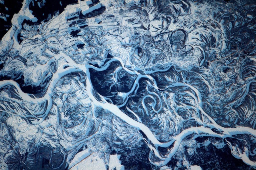 A frozen, 3-4 km high sinuosity reach of Dnieper River, just north of Kiev (Ukraine) shows the propensity of sediment storage in abandoned channels, oxbow lakes, and point bars. Some of this fluvial complex may end up as long-term preservation in the rock record. Image credit: NASA/ESA/Thomas Pesquet, Feb 9, 2017. 